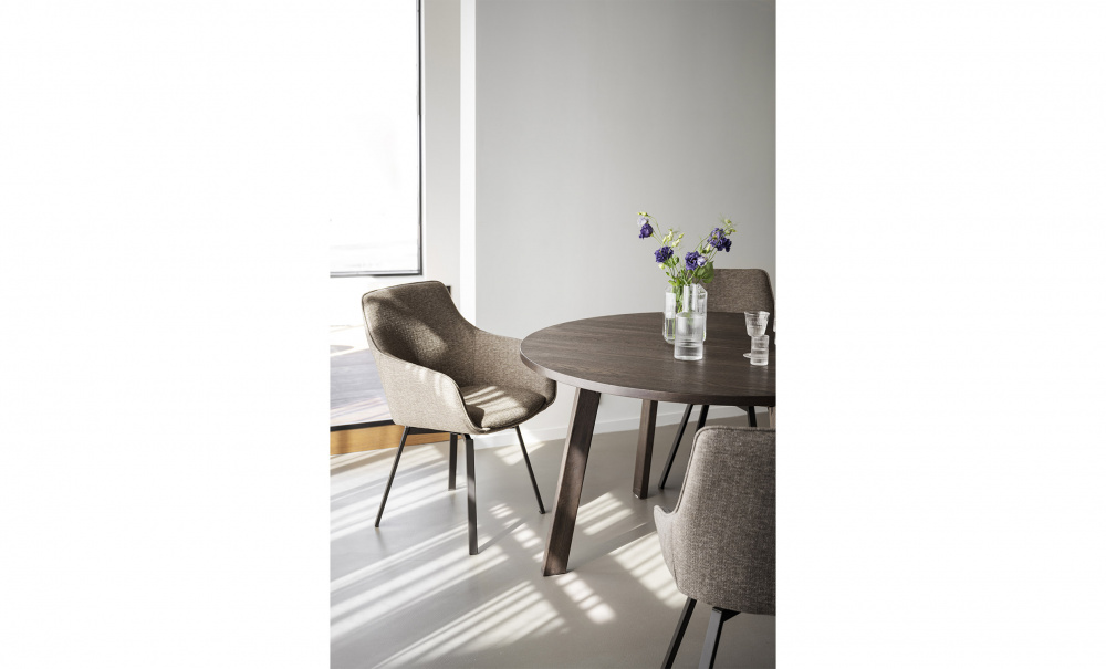 GLENSIDE Matbord 130 Brun i gruppen Matplats / Bord / Matbord hos SoffaDirekt.se (121144)