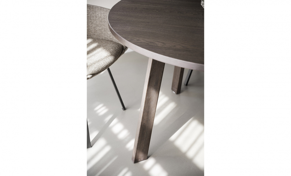 GLENSIDE Matbord 130 Brun i gruppen Matplats / Bord / Matbord hos SoffaDirekt.se (121144)