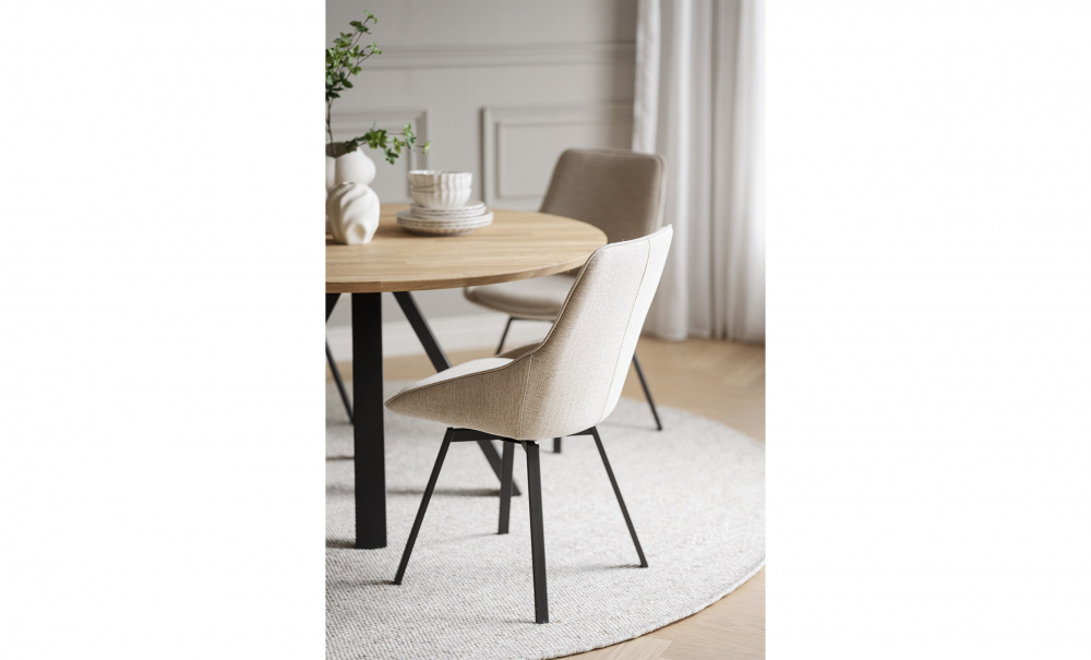 CARRADALE Matbord 130 Ek/Svart i gruppen Matplats / Bord / Matbord hos SoffaDirekt.se (121218)