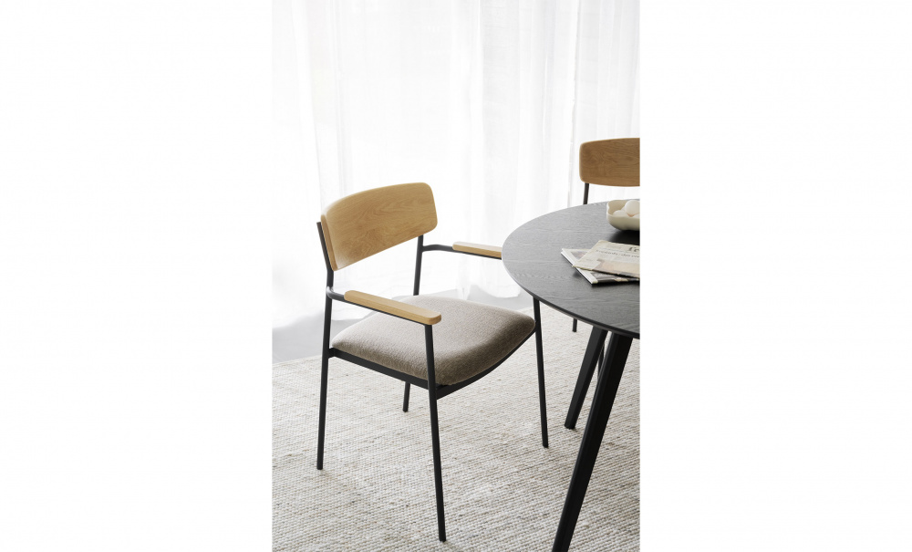 MAYMONT Karmstol Mrkbeige/Ek i gruppen Matplats / Sittmbler / Stolar hos SoffaDirekt.se (123082)
