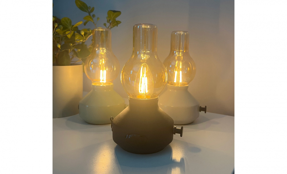 GLIMT Bordslampa Laddbar Sand i gruppen Belysning / Lampor / Bordslampor hos SoffaDirekt.se (1441825)
