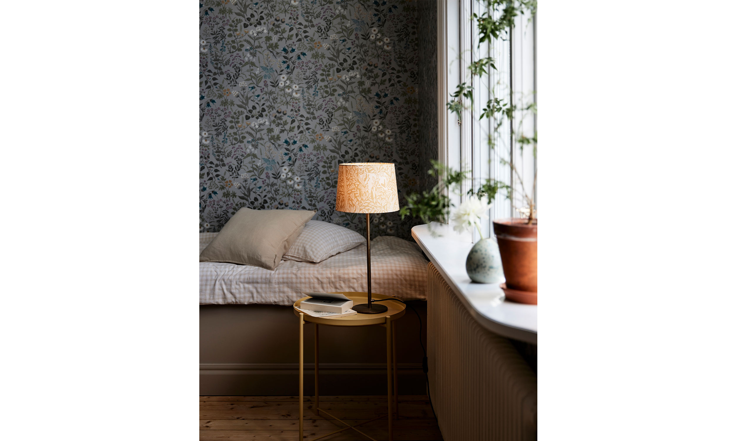 BASE Bordslampa Gul