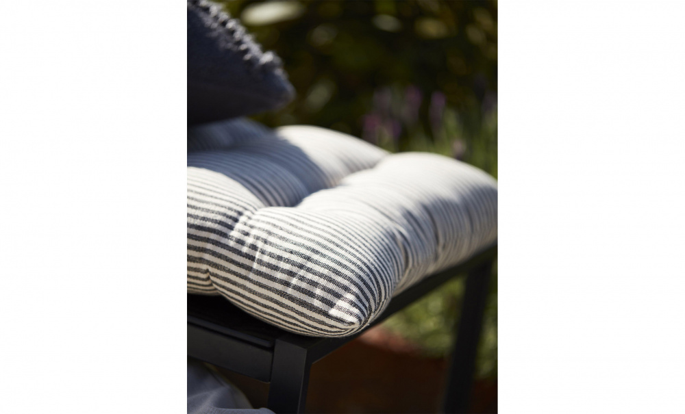 KITTY Sittdyna 45x120 Svart/Vit i gruppen Mattor & Textil / Dynor hos SoffaDirekt.se (1467-44-191)