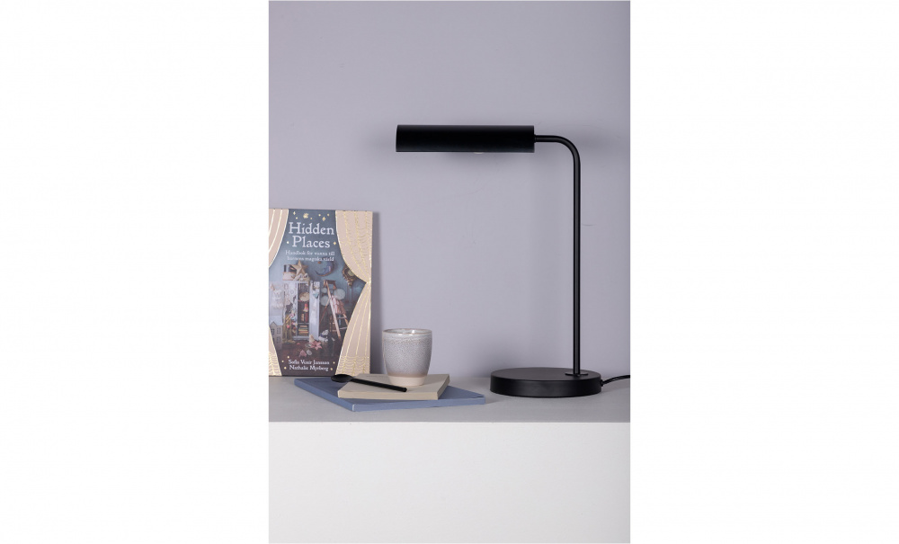 DELLA Bordslampa Svart i gruppen Belysning / Lampor / Bordslampor hos SoffaDirekt.se (15643-888)