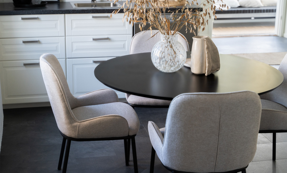 BERGEN/MELISSA Matgrupp 4 Stolar Beige i gruppen Matplats / Bord / Matgrupper / Matgrupp 4 stolar hos SoffaDirekt.se (2018000063-20210106)