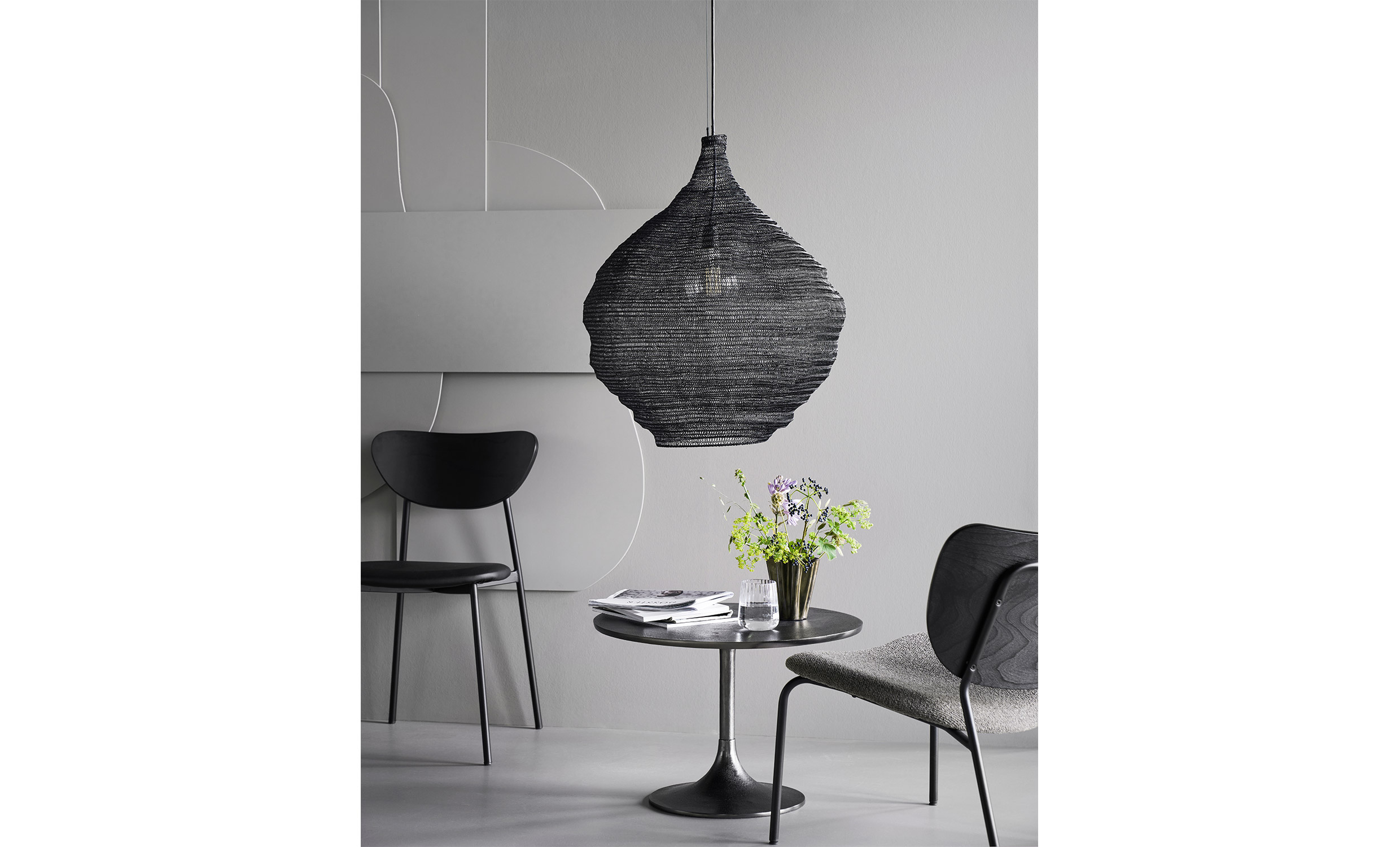 MESH Lampa Svart M