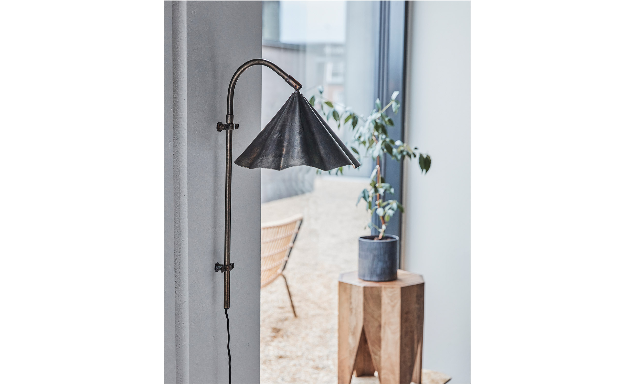 FLOLA Vgglampa Antik Brun L