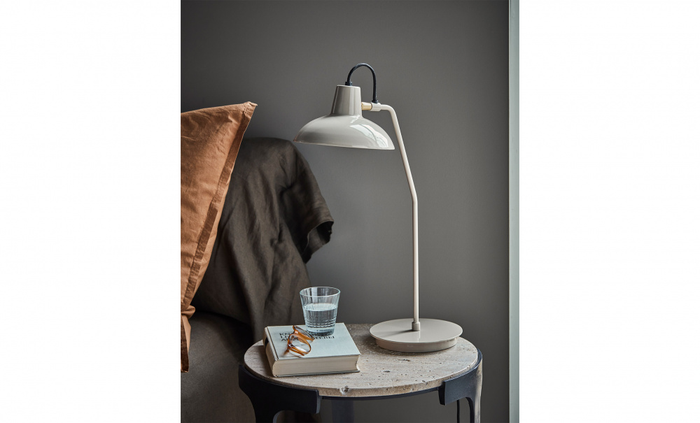 DESK Bordslampa Grå i gruppen Belysning / Lampor / Bordslampor hos SoffaDirekt.se (203662635)
