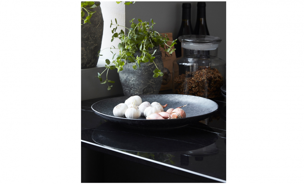 PION Serveringsfat 36 cm Svart/Brun i gruppen Kk / Dukning & Servering hos SoffaDirekt.se (206260221)