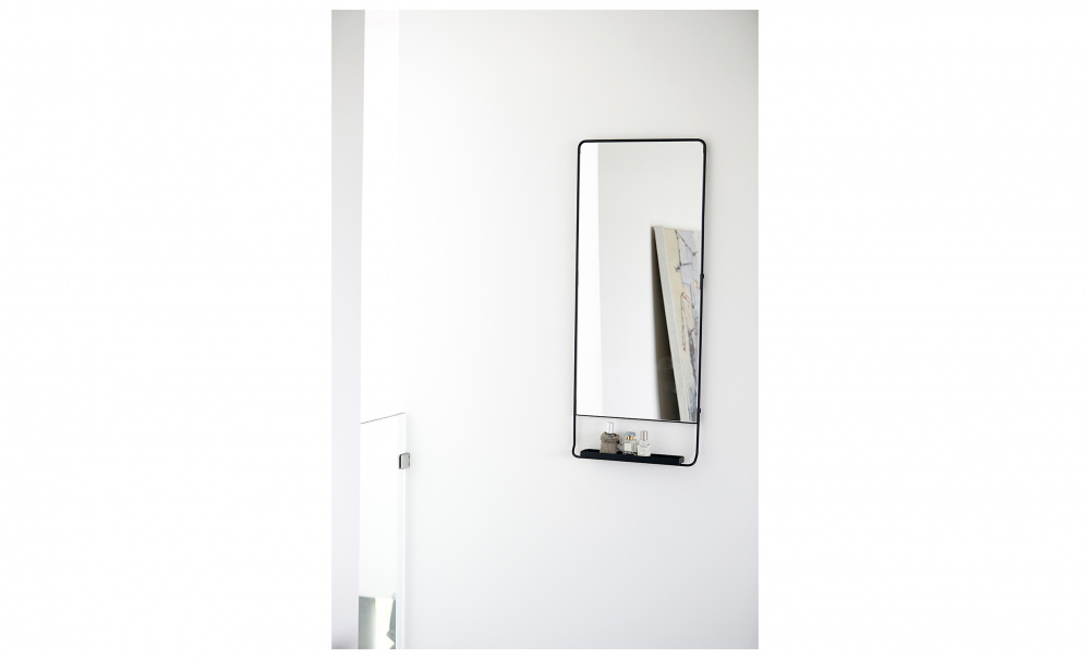 CHIC Spegel 45 x 110 Svart i gruppen Dekoration / Speglar hos SoffaDirekt.se (207290800)