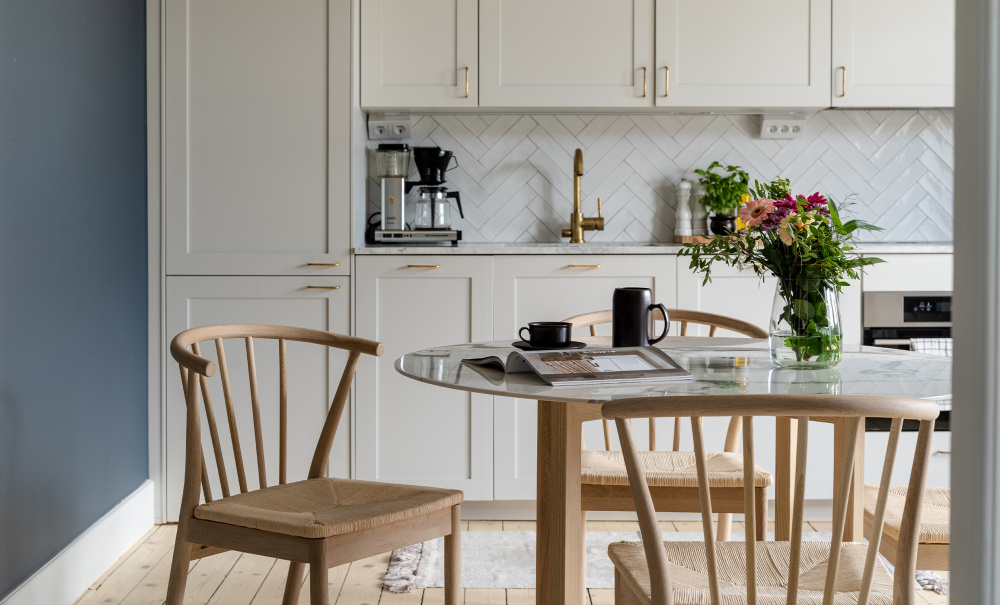 SELINE/NINNI Matgrupp 4 Stolar Marmor i gruppen Matplats / Bord / Matgrupper / Matgrupp 4 stolar hos SoffaDirekt.se (2086MAR-0000092694)