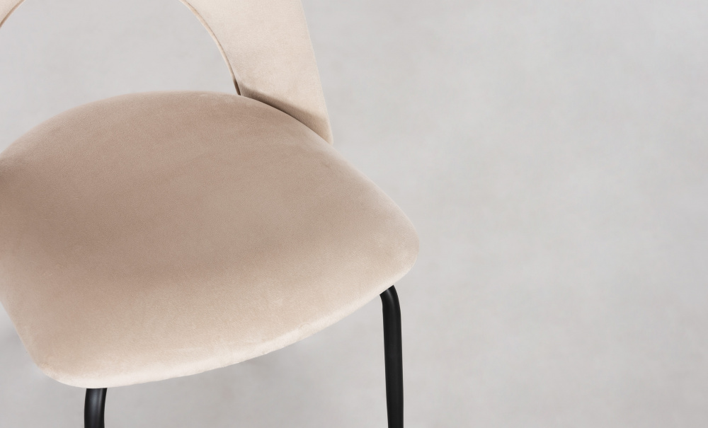 CATANIA/SELINE Matgrupp 4 stolar Beige i gruppen Matplats / Bord / Matgrupper / Matgrupp 4 stolar hos SoffaDirekt.se (2091DTABE2088DCABE-4)