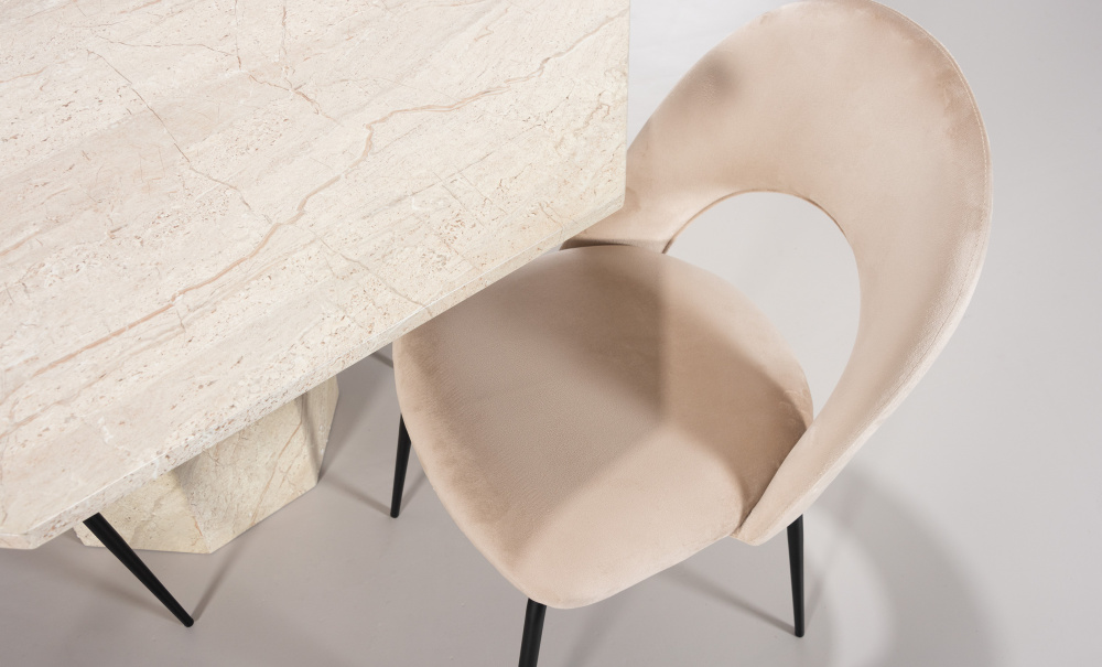 CATANIA/SELINE Matgrupp 4 stolar Beige i gruppen Matplats / Bord / Matgrupper / Matgrupp 4 stolar hos SoffaDirekt.se (2091DTABE2088DCABE-4)