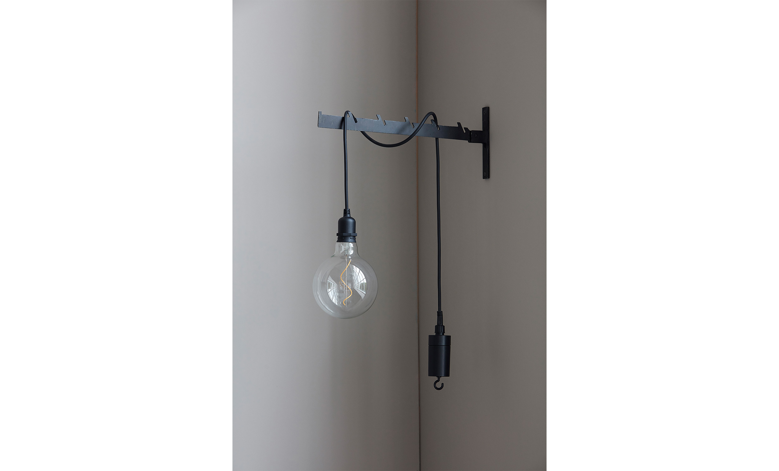 COSO Taklampa Svart