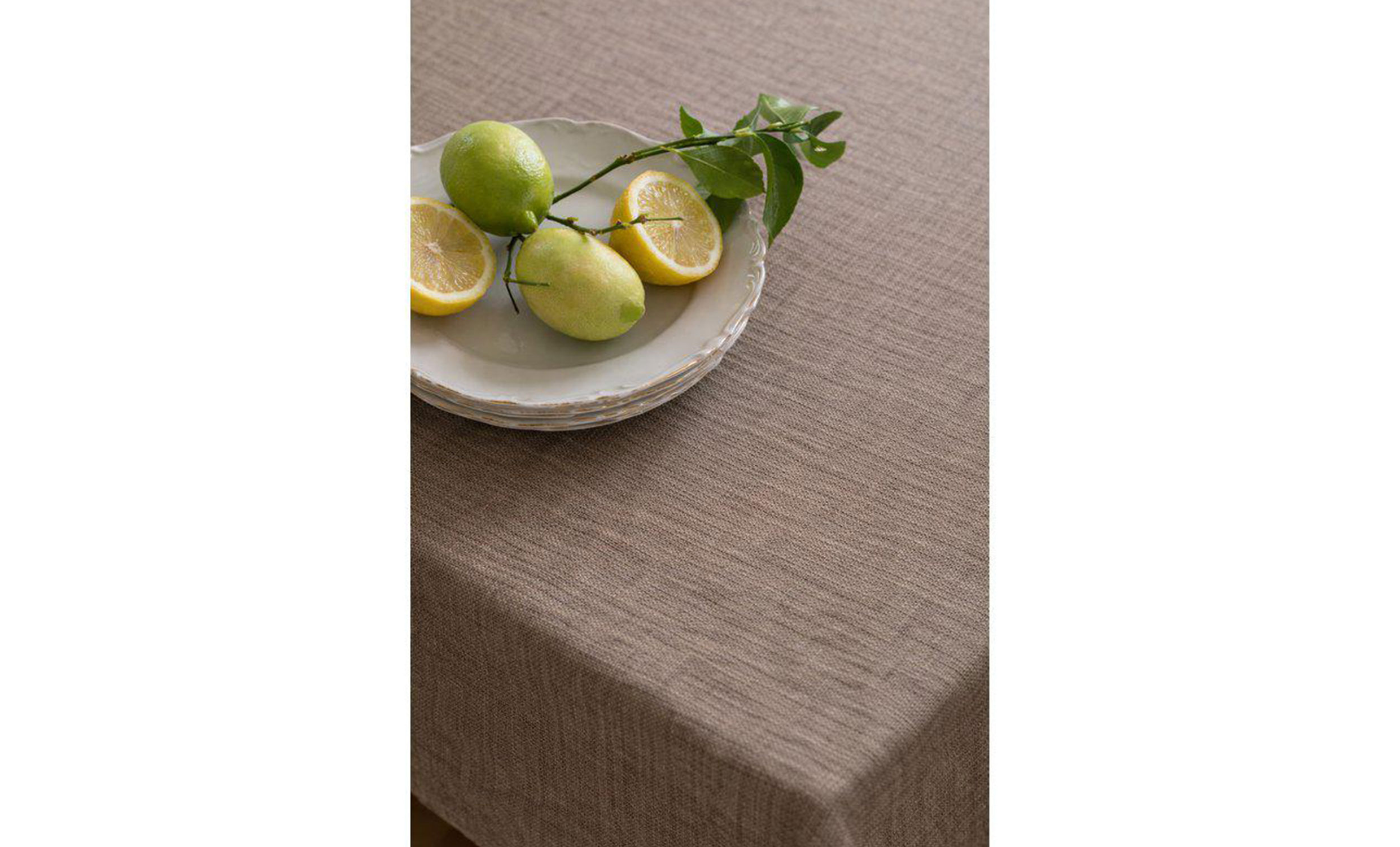 SAGA Duk 140x300 Nougat