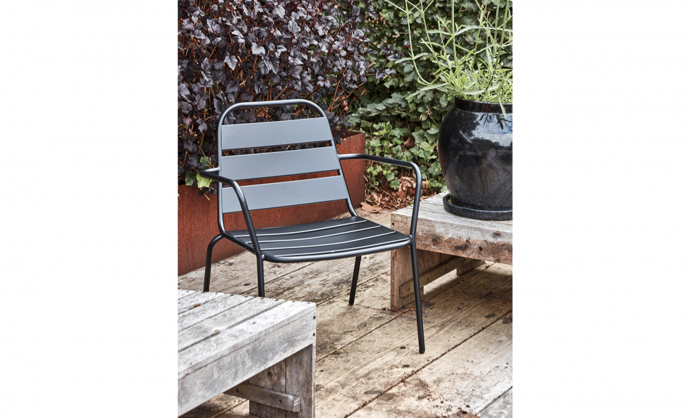 HELO Loungestol Svart i gruppen Matplats / Sittmbler / Stolar hos SoffaDirekt.se (210921010)