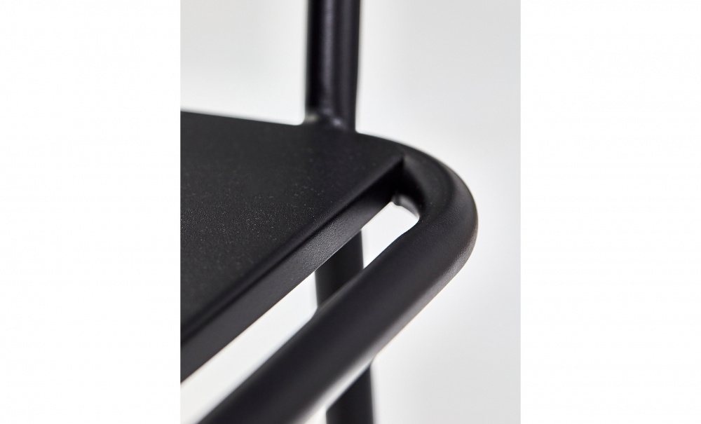HELO Loungestol Svart i gruppen Matplats / Sittmbler / Stolar hos SoffaDirekt.se (210921010)
