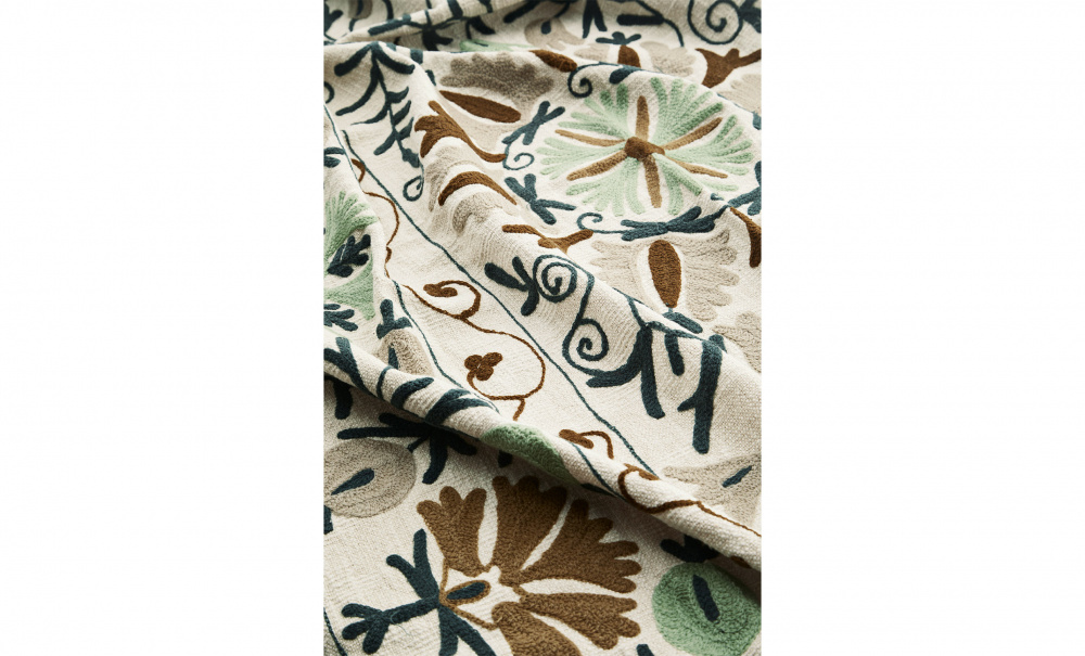 SUZANI Pld Offwhite/Grn i gruppen Mattor & Textil / Pldar hos SoffaDirekt.se (224-2001)