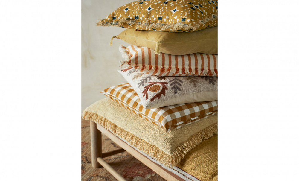 SUZANI Kuddfodral Offwhite/Gr/Brun i gruppen Mattor & Textil / Prydnadskuddar / Kuddfodral hos SoffaDirekt.se (224-2005)