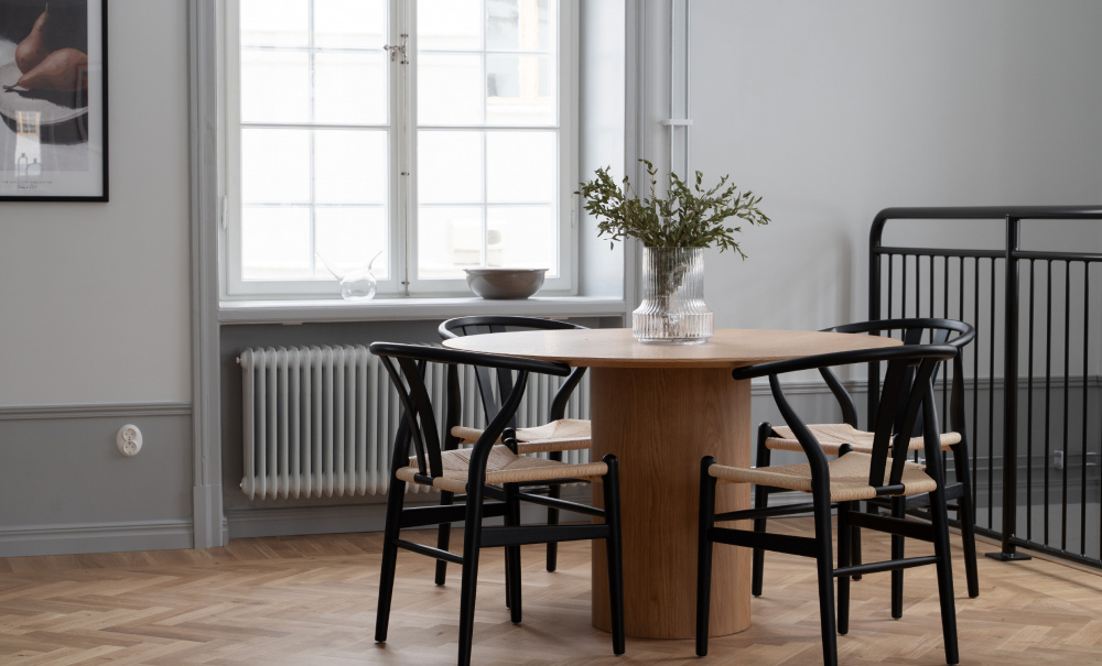 SKYLA/LUNDA 11 Matgrupp 4 Stolar Natur/Svart i gruppen Matplats / Bord / Matgrupper / Matgrupp 4 stolar hos SoffaDirekt.se (2278DT-101BL-4)