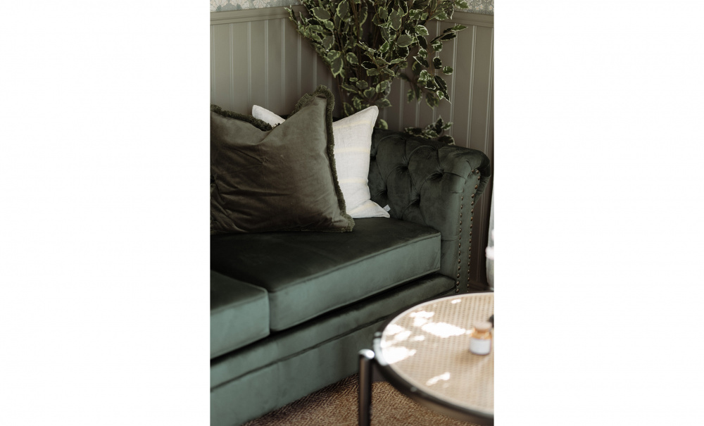 WINDSOR Chesterfield Bddsoffa Velvet Grn i gruppen Vardagsrum / Soffor / Bddsoffor hos SoffaDirekt.se (2328-HLR-57)