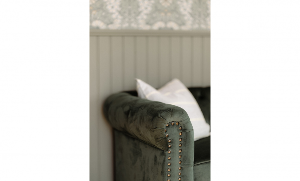 WINDSOR Chesterfield Bddsoffa Velvet Grn i gruppen Vardagsrum / Soffor / Bddsoffor hos SoffaDirekt.se (2328-HLR-57)
