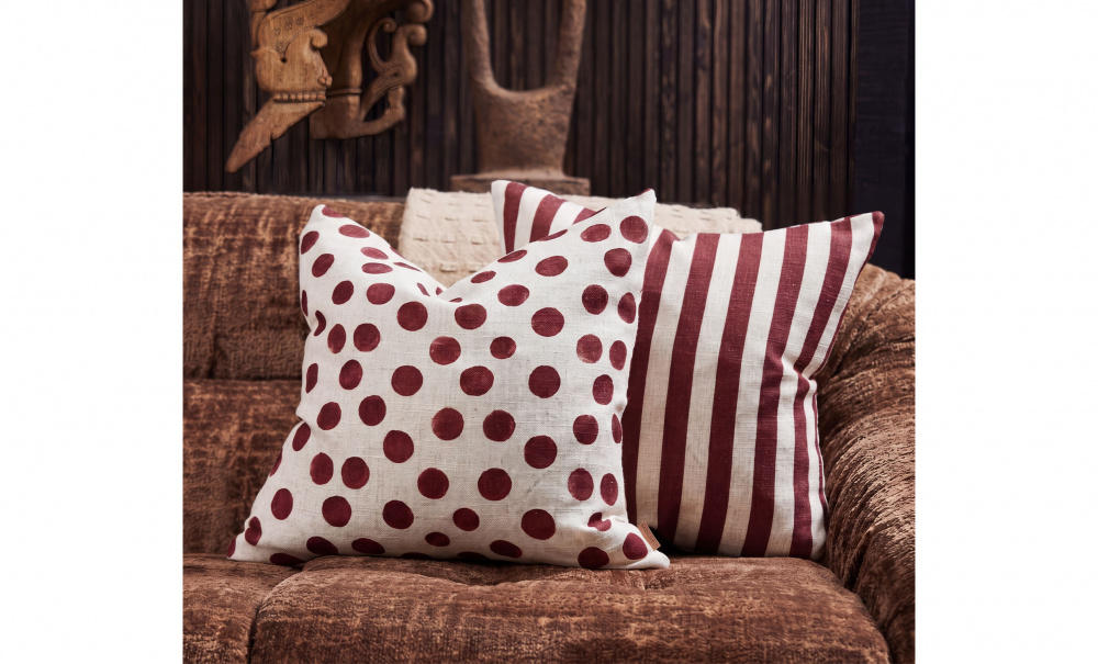 Bild nr 2 (CRUELLA STRIPE Kuddfodral 50x50 Röd)