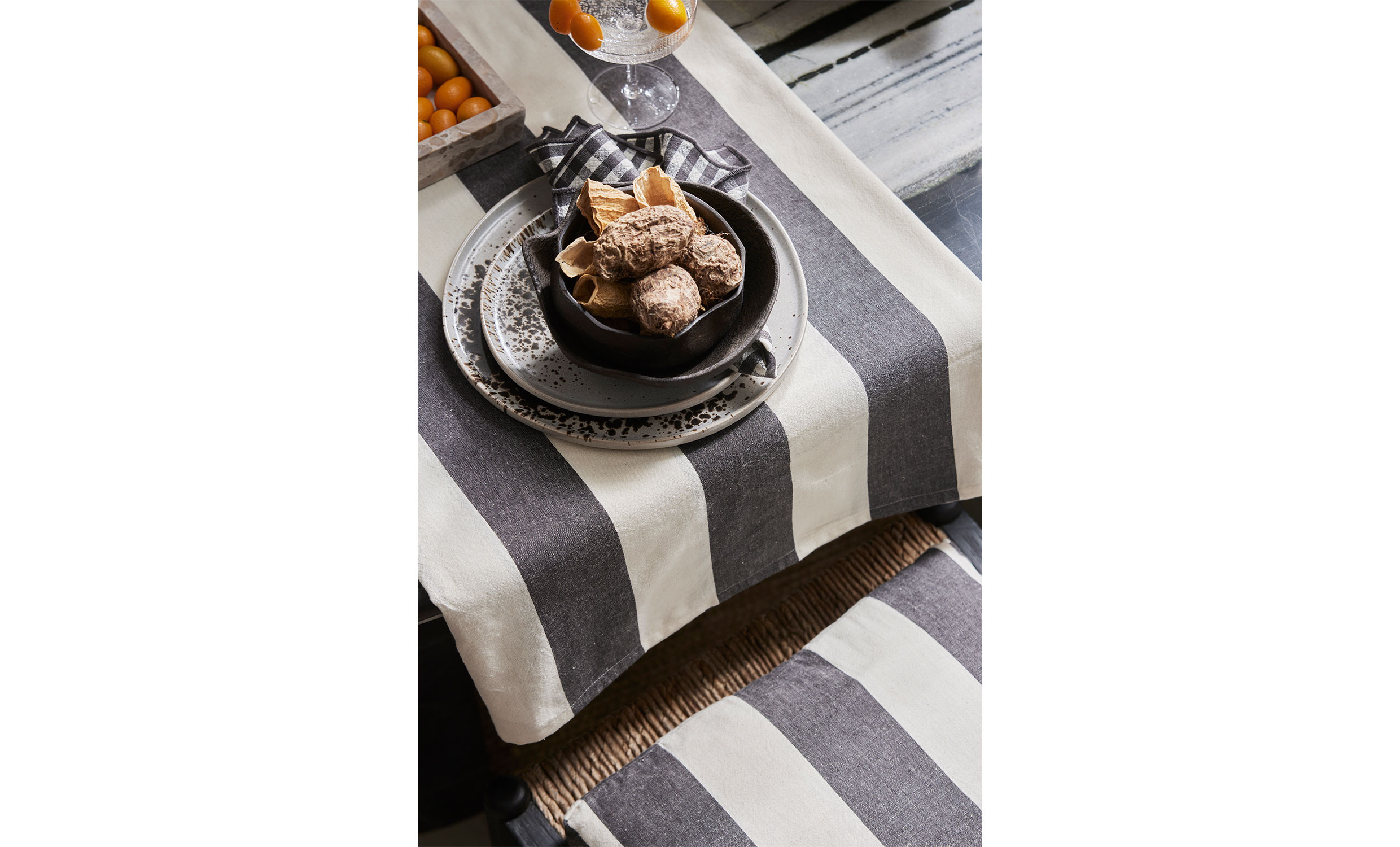 STRIATO Duk 140x260 Svart