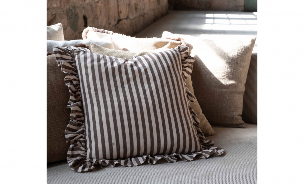 SELMA Kuddfodral 45x45 Nougat i gruppen Mattor & Textil / Prydnadskuddar / Kuddfodral hos SoffaDirekt.se (240129-445-70)