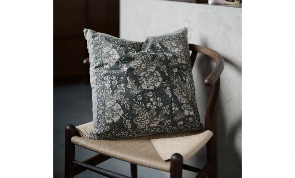 SIGGE Kuddfodral 48x48 Mrkgrn i gruppen Mattor & Textil / Prydnadskuddar / Kuddfodral hos SoffaDirekt.se (240354-444-46)