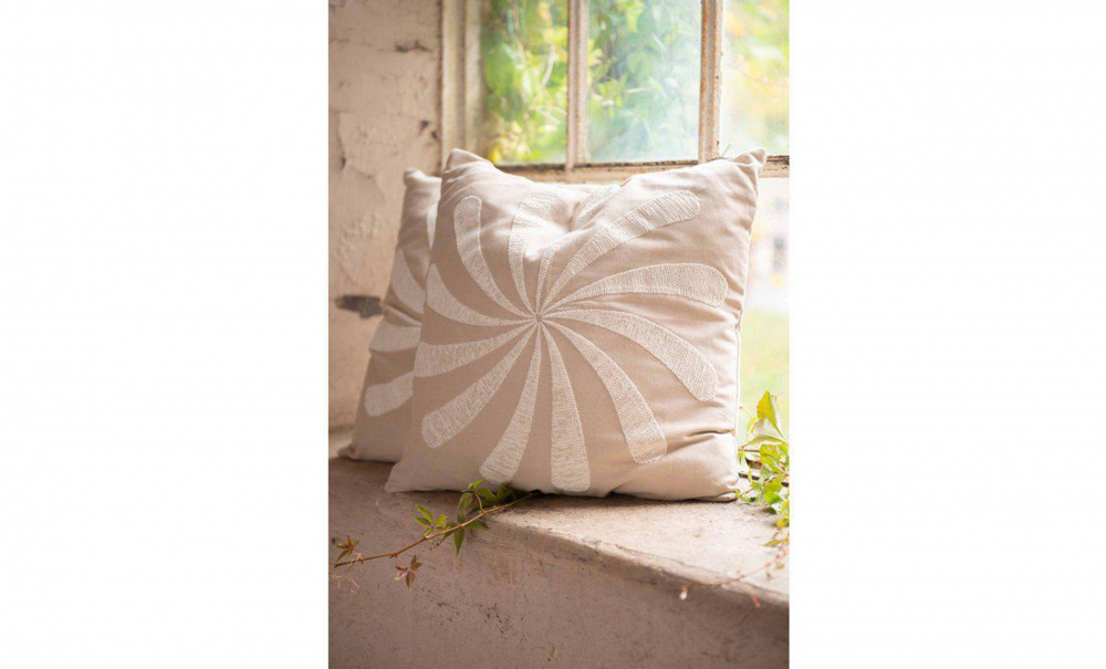 FRIDA Kuddfodral 48x48 Linne i gruppen Mattor & Textil / Prydnadskuddar / Kuddfodral hos SoffaDirekt.se (250143-444-15)