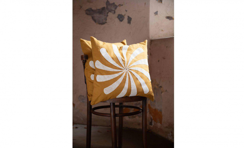 FRIDA Kuddfodral 48x48 Gul i gruppen Mattor & Textil / Prydnadskuddar / Kuddfodral hos SoffaDirekt.se (250143-444-20)