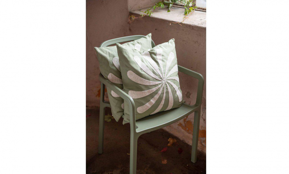 FRIDA Kuddfodral 48x48 Grn i gruppen Mattor & Textil / Prydnadskuddar / Kuddfodral hos SoffaDirekt.se (250143-444-40)