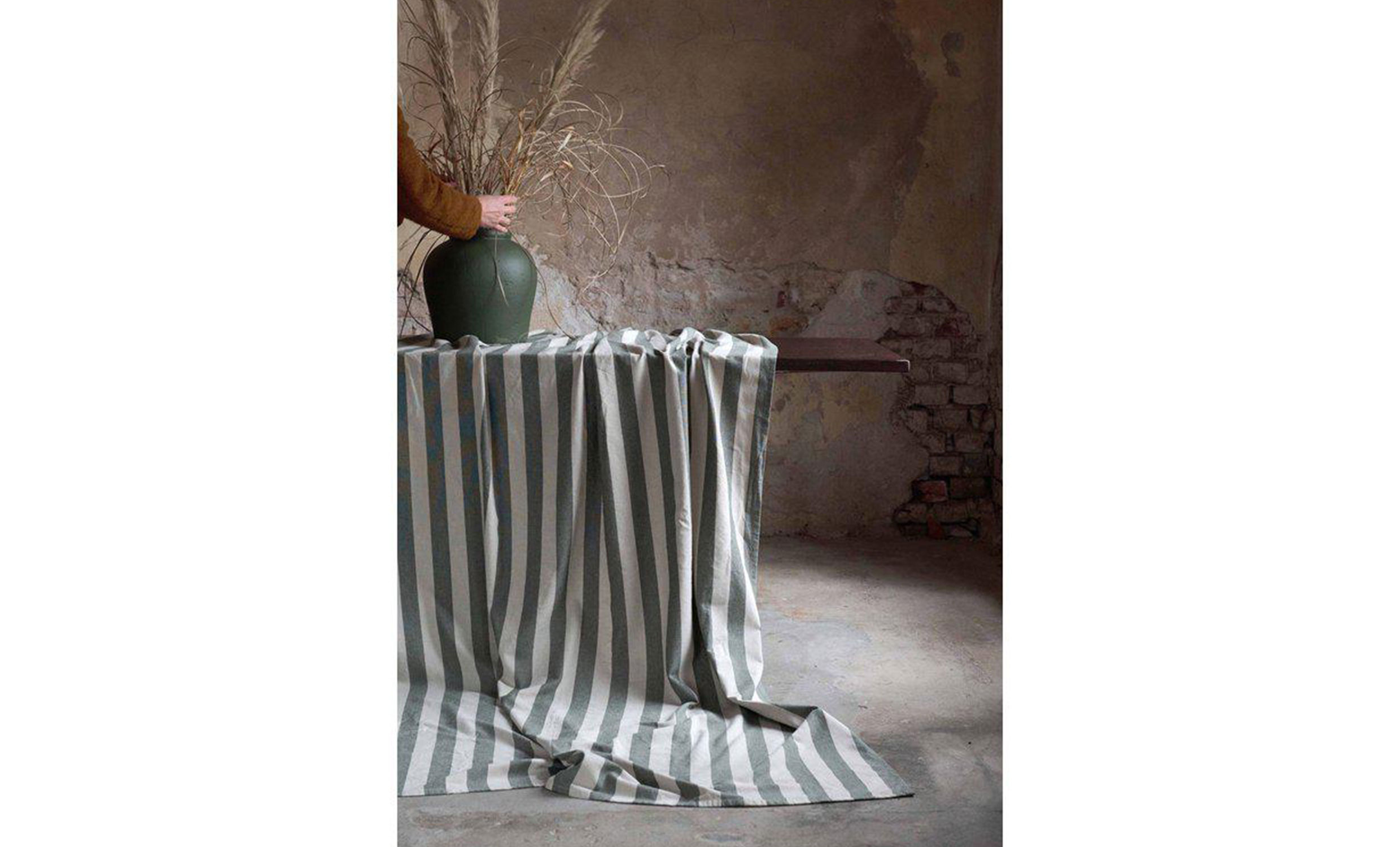 MOLLY Duk 140x300 Olivgrön