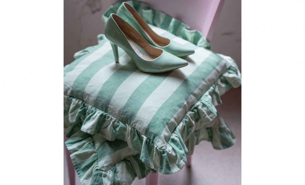 MOLLY Kuddfodral 45x45 Grn i gruppen Mattor & Textil / Prydnadskuddar / Kuddfodral hos SoffaDirekt.se (250146-445-40)