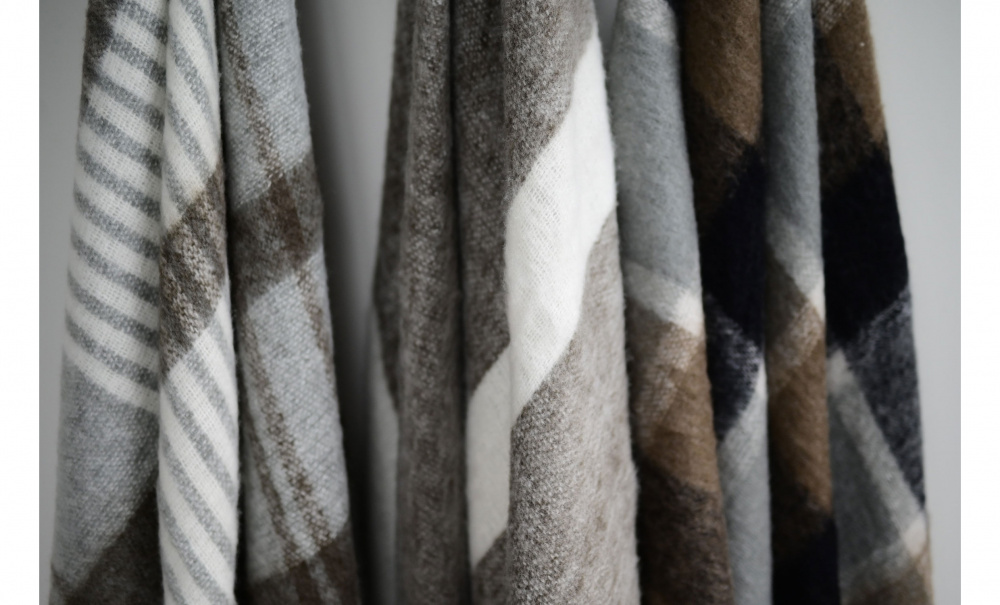 BIM Pld Brun/Vit i gruppen Mattor & Textil / Pldar hos SoffaDirekt.se (250314-111-70)