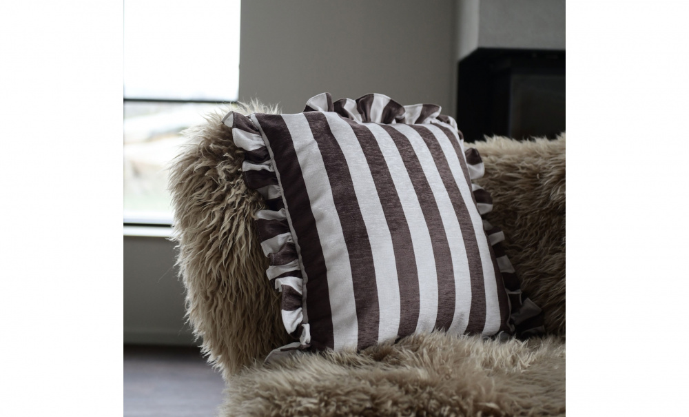 MOLLY Kuddfodral 48x48 Choklad i gruppen Mattor & Textil / Prydnadskuddar / Kuddfodral hos SoffaDirekt.se (250364-444-70)