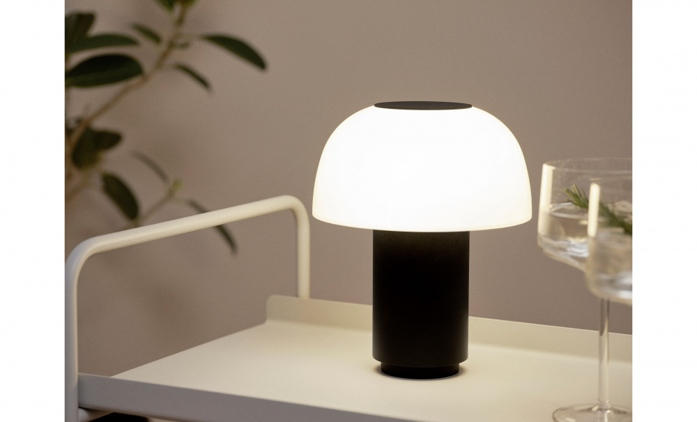 HARVEST Moon Lampa Svart i gruppen Belysning / Lampor / Bordslampor hos SoffaDirekt.se (29733)