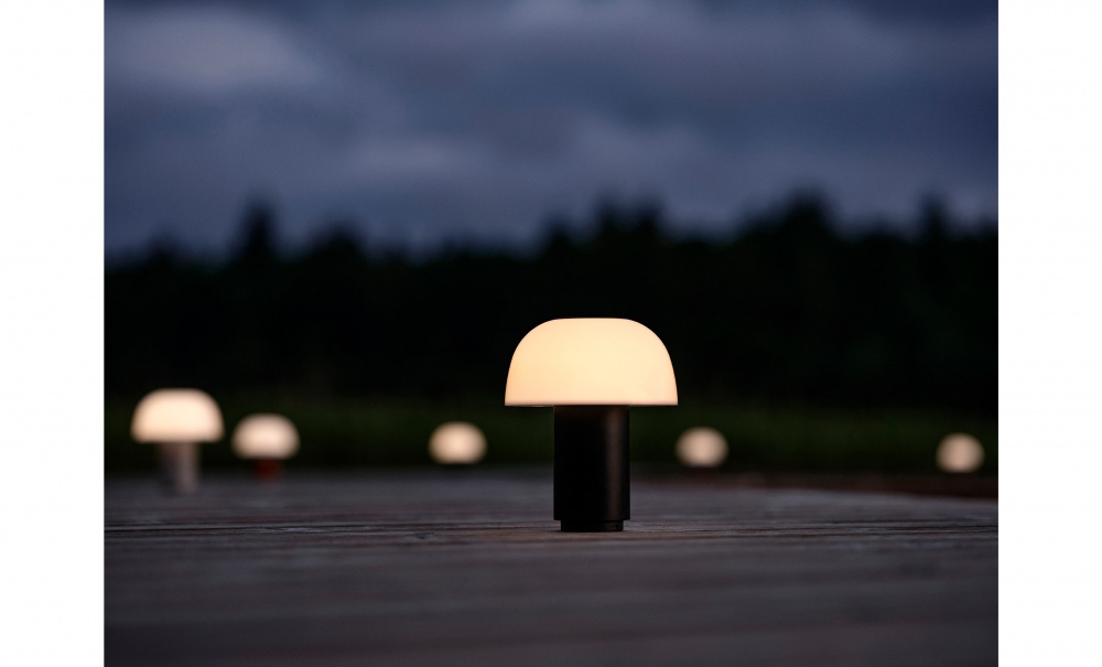 HARVEST Moon Lampa Svart i gruppen Belysning / Lampor / Bordslampor hos SoffaDirekt.se (29733)