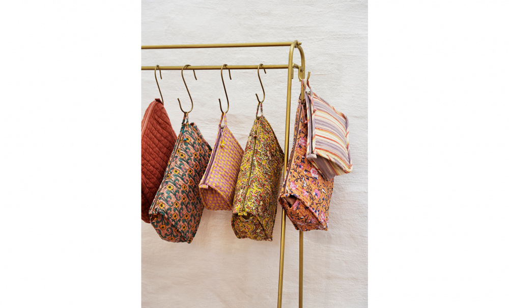 Bild nr 3 (KL�DH�NGARE Antikm�ssing/Tr�)