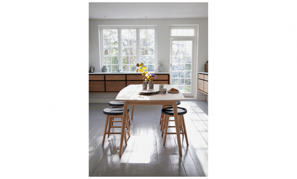NOBLE Pall Svart i gruppen Matplats / Sittmbler / Stolar hos SoffaDirekt.se (3170020)