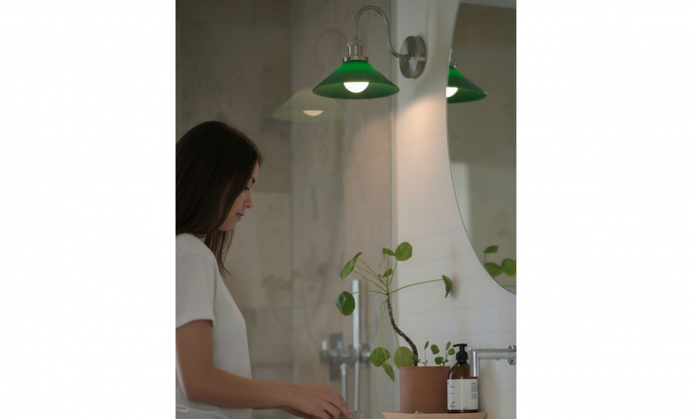 Bild nr 2 (AUGUST V�gglampaIP23 Gr�n Krom)