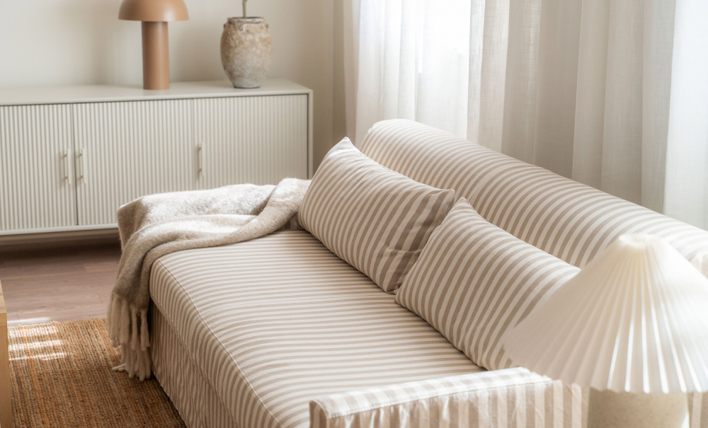 TOFTE Bddsoffa Randig Beige i gruppen Vardagsrum / Soffor / Bddsoffor hos SoffaDirekt.se (3195-TOF3S-0671A)