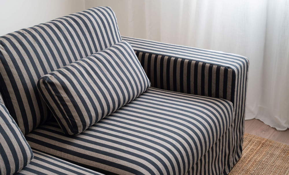 VIKELAND 3-sitssoffa Randig Beige/Svart i gruppen Vardagsrum / Soffor / 3-sits soffor hos SoffaDirekt.se (3196-VIK3S-0677A)