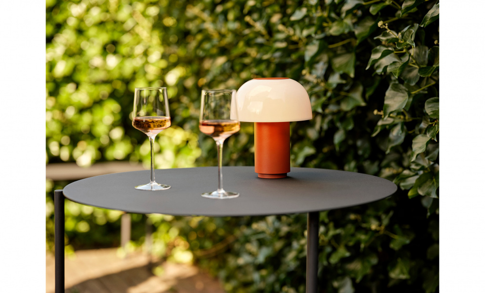 DISC Bord 70 Svart i gruppen Utembler / Trdgrdsbord / Cafbord hos SoffaDirekt.se (32236)