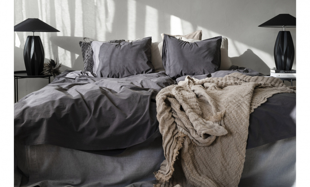 OMEGA Bddset Kingsize Grafit i gruppen Sovrum / Sovrumstextil / Sngklder hos SoffaDirekt.se (3550323)