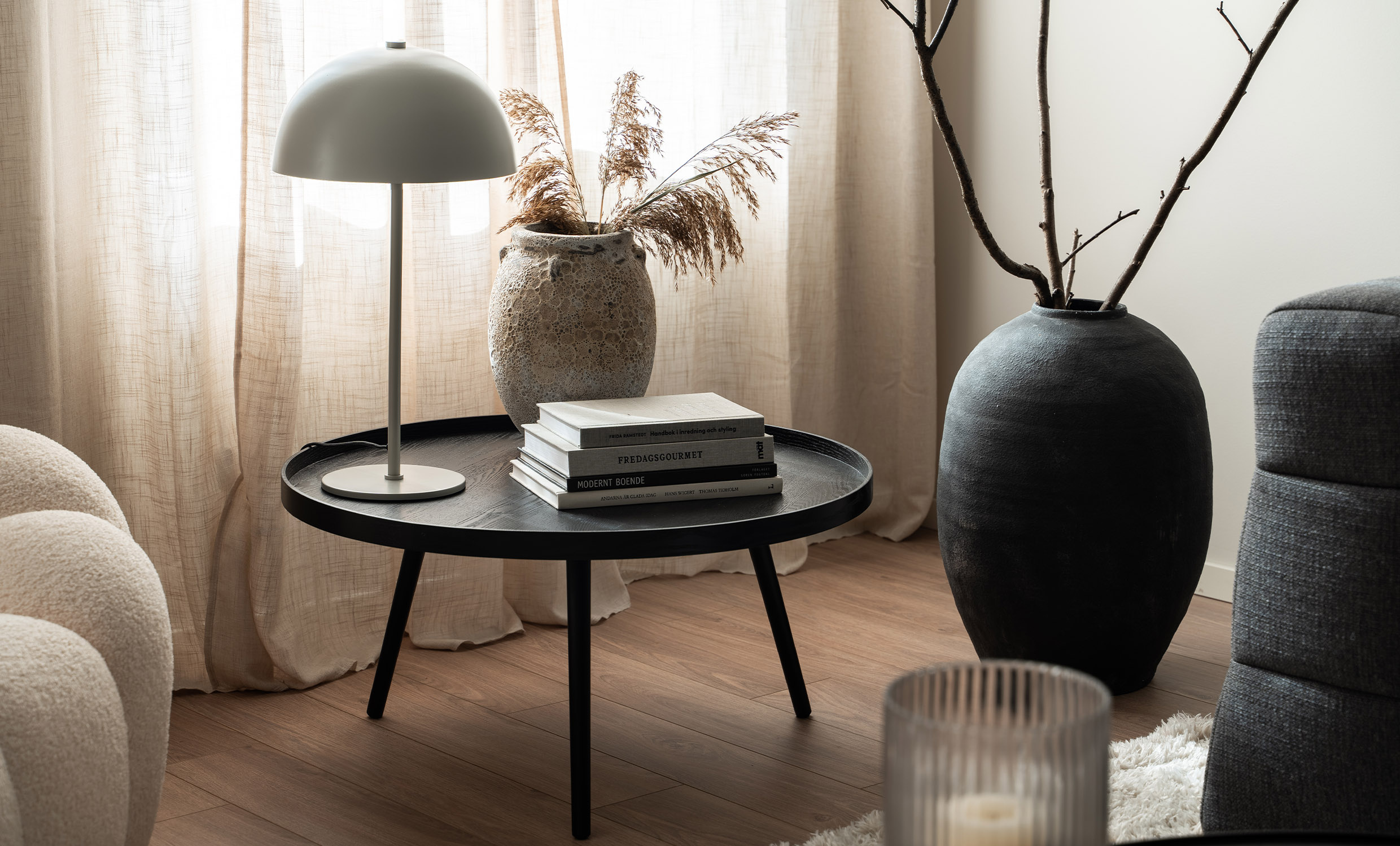 MESA Sidobord XL Tr Svart