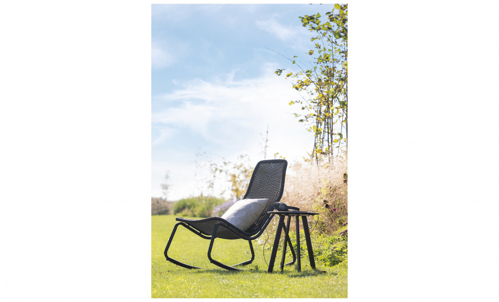 TOM Gungstol Konstrotting Svart i gruppen Matplats / Sittmbler / Stolar hos SoffaDirekt.se (377259-Z)