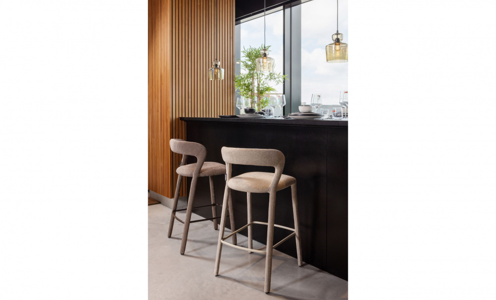 Bild nr 2 (NOBLE Barstol Taupe)