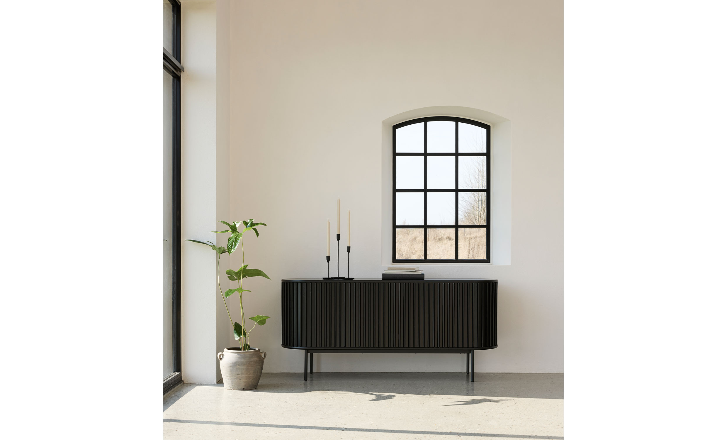 SINES Sidobord Svart